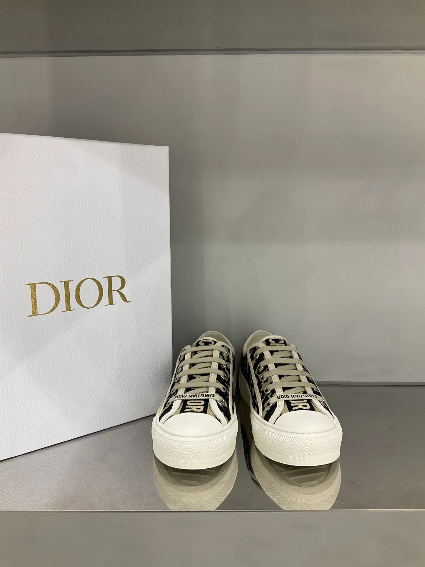 👟👟Ex-factory price 480👟👟 Dior embroidered canvas shoes, full range of colors on sale Size: 35-41